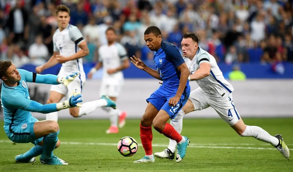Hvem startede sidste Frankrig XI med at slå England? Mbappe sluttede sig til Arsenal-helten