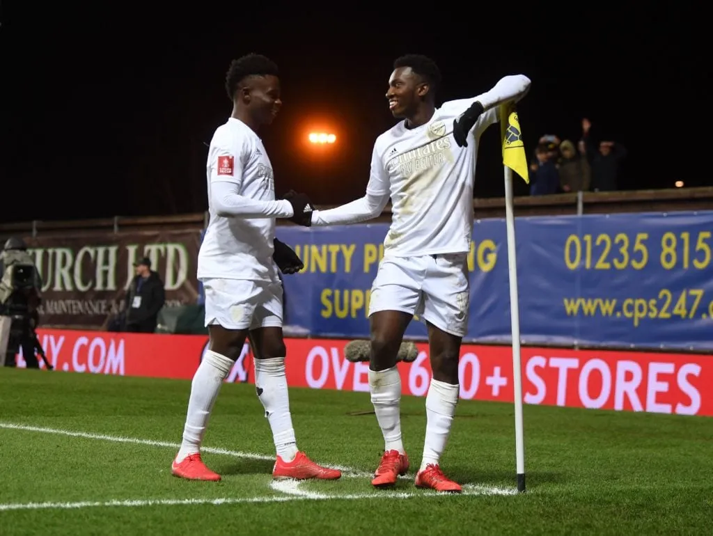 Oxford United tegen Arsenal: derde ronde Emirates FA Cup' title='Waarom Arsenal dit weekend een geheel wit Adidas-tenue zal dragen tijdens de FA Cup tegen Liverpool