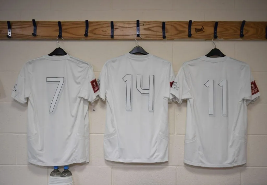 Hvorfor Arsenal vil bære helt hvidt Adidas-dragt i FA Cuppen mod Liverpool denne weekend