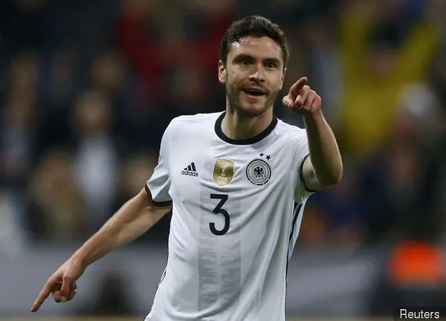 Duitsland' title='Fans van Liverpool reageren op Twitter op de optredens van Jonas Hector en Mario Gotze in Duitsland