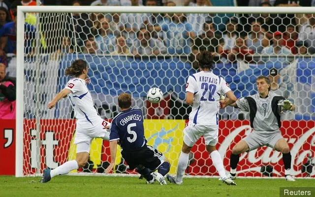 An diesem Tag – 2006 – besiegt Argentinien Serbien mit Stil – mit einem außergewöhnlichen Tor, das die Aufmerksamkeit auf sich zieht