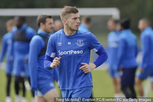 Evertons Außenverteidiger Jonjoe Kenny machte sich auf Twitter über die „teuflische“ Leistung der englischen U21 lustig