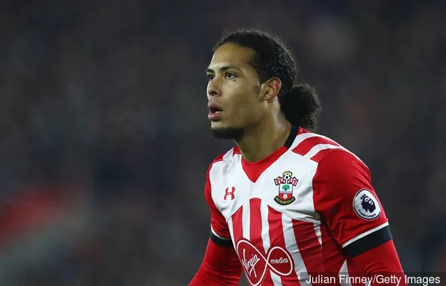 A Southampton-szurkolók reagálnak, amikor Virgil van Dijk nyomorúságos visszatérést él át a 23 éven aluli csapattal