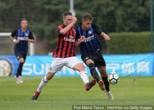 (R) Luca Moretti, az FC Internazionale játékosa az FC Internazionale U17 és az AC Milan U17 mérkőzésén a Centro Sportivo Interello Giacinto Facchettiben 2018. szeptember 30-án...' title='Minden idők 7 legjobb hátsó négyese