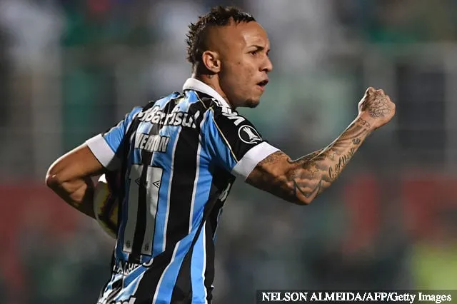 Everton fra Brasil' title='Hvorfor Arsenal angivelig avbrøt overgangen til Everton Soares; advarsel til Spurs