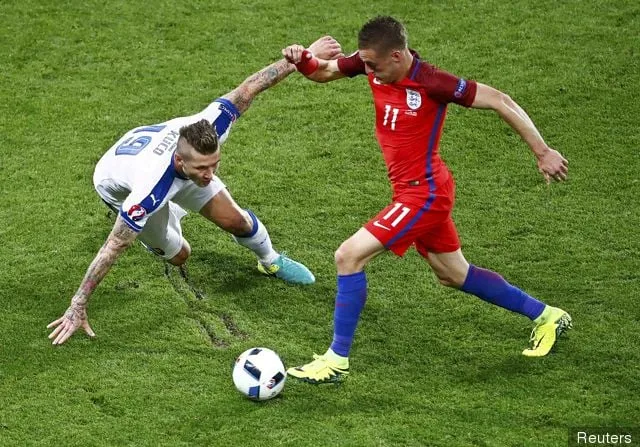 Slowakei' title='Der ehemalige Arsenal-Spieler Alan Smith gibt sein Urteil zu Jamie Vardys wichtiger Entscheidung ab