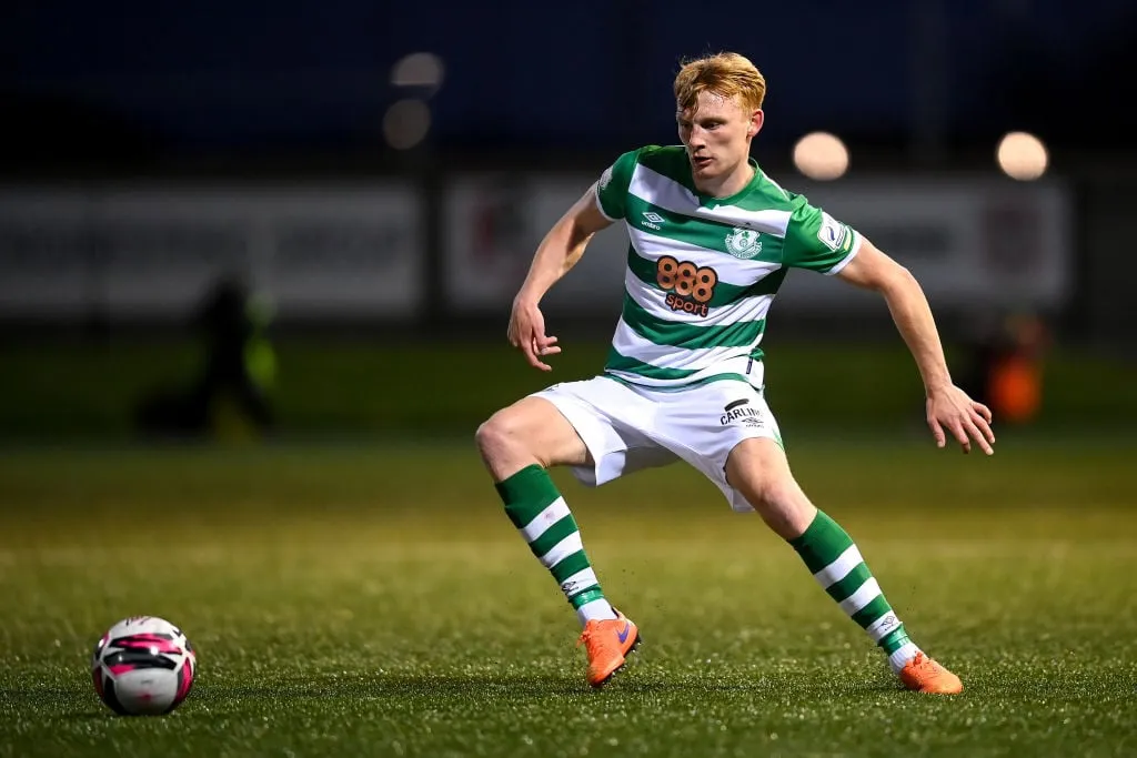 Fans van Shamrock Rovers reageren op de beslissing van Celtic voor Liam Scales' title='Fans van Shamrock Rovers reageren op de beslissing van Celtic voor Liam Scales