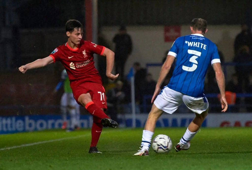 ROCHDALE ENGLAND - 31 AUGUSTI: (SOLEN UT SOLEN PÅ SÖNDAG UT) Sean Wilson från Liverpool U21 och Aidy White från Rochdale i aktion under Papa John' title='Sunderland fattar beslut om huruvida de ska värva en tonårig Liverpool-försöksman
