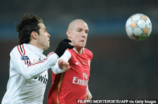 Cesc Fabregas hyller tidligere Arsenal-lagkamerat Phillippe Senderos