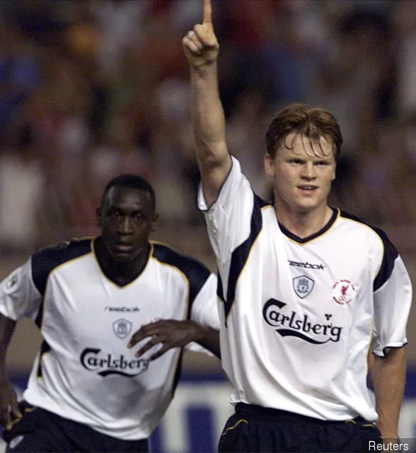 2001년 슈퍼컵에서 존 아르네 리세의 득점' title='존 아르네 리세(John Arne Riise)가 축구계에서 은퇴합니다: 사진으로 보는 리버풀 최고의 순간 9가지