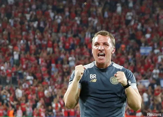 Brendan Rodgers feirer' title='Celtic-fans reagerer på Twitter etter Saidy Jankos fryktelige natt i Israel; Rodgers kritiserte også for ikke å ta ham av