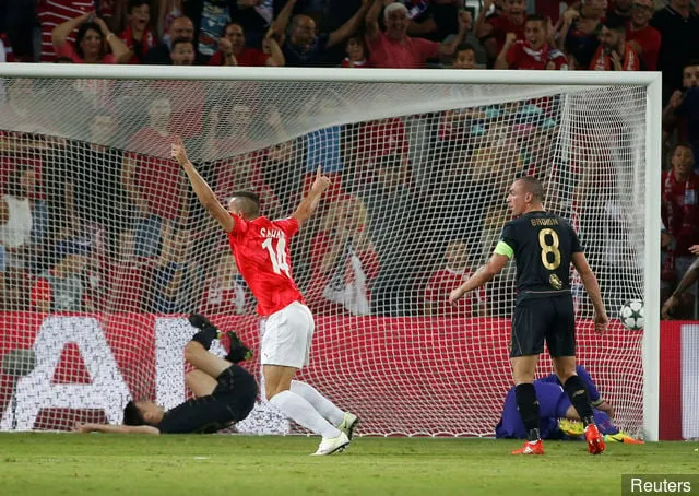 Fotball - Hapoel Be' title='Celtic-fans reagerer på Twitter etter Saidy Jankos fryktelige natt i Israel; Rodgers kritiserte også for ikke å ta ham av