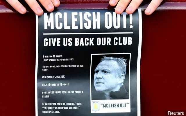 Aston Villan fanit protestoivat manageri Alex McLeishia vastaan' title='Johtajat, jotka ovat ottaneet haltuunsa kovia kilpailijoita