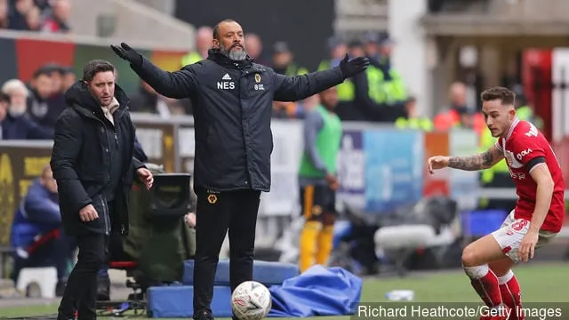 Nuno Espirito Santo Manager for Wolverhampton Wanderers forteller når Lee Johnson-manager for Bristol City ser på under FA-cupens femte runde-kamp mellom Bristol City og Wolverhampton...' title=''Fenomenal': Wolves-fansen skryter av Bristol City etter FA-cupseieren