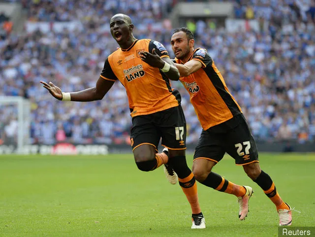 Mohamed Diame juhlii ensimmäistä maalia Hull Citylle Ahmed Elmohamadyn kanssa' title='Mo Diamella on loppumassa aika todistaa kuinka hyvä hän on