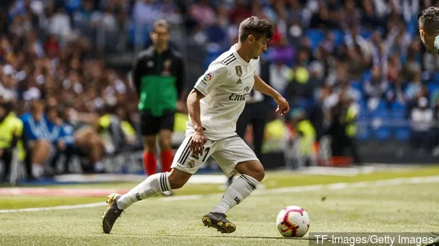 Brahim Diaz från Real Madrid kontrollerar bollen under La Liga-matchen mellan Real Madrid CF och Real Betis Balompie på Estadio Santiago Bernabeu den 19 maj 2019 i Madrid Spanien.' title='7 briljanta akademispelare Manchester City släpper taget