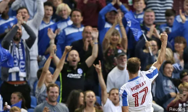 ブライトン・アンド・ホーブ・アルビオンのグレン・マレーが2点目を決めて喜ぶ' title='クリス・ヒュートンの奇妙なケース: なぜ彼はもっと高く評価されないのでしょうか?