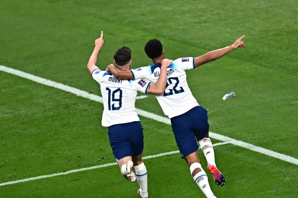 ¿Por qué los jugadores se hacen agujeros en los calcetines? Tendencia que involucra a Bukayo Saka