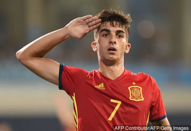 페란 토레스는 리버풀의 추측 이후 새로운 발렌시아 계약을 체결했습니다.