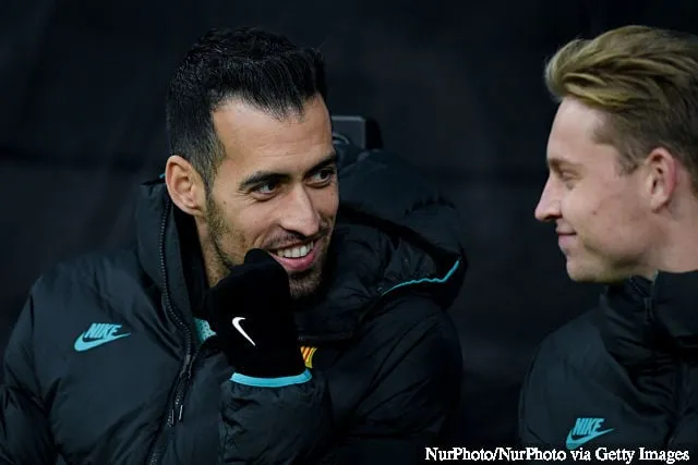 Barcelonan Sergio Busquets UEFA:n Mestarien liigan vaiheen ottelussa Internazionalen ja Barcelonan välillä Stadio San Siro Milanissa Italiassa 10. joulukuuta 2019' title='7 vuosikymmenen parasta keskikenttäpelaajaa