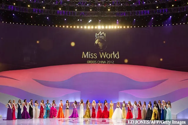 Удзельніцы 'Міс свету 2012' збіраюцца на сцэне падчас конкурсу' title='7 закінутых футбольных стадыёнаў
