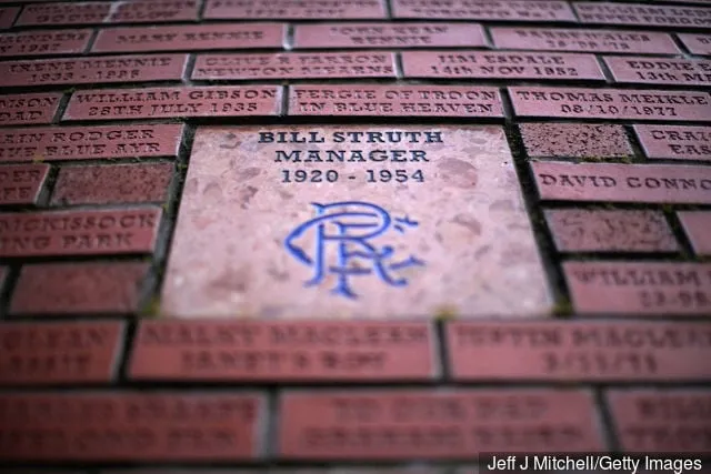 Yleiskuva Bill Struth -plaketista Ibrox-stadionilla 8. maaliskuuta 2012 Glasgow'ssa Skotlannissa. Rangersin hallintovirkailijat Duff ja Phelps olivat Lontoon High Courtissa, jossa tuomari...' title='7 kuuluisaa jalkapallomanageria, jotka olivat hyödyttömiä pelaajina