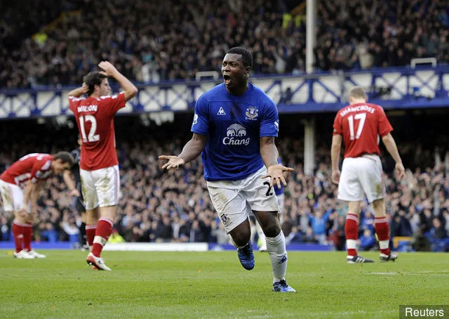 Yakubu feirer etter å ha scoret det første målet for Everton' title='Tidenes beste Nigeria-lag