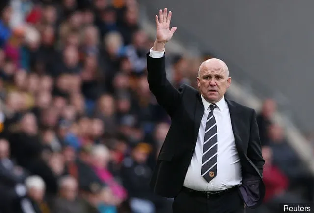 헐 시티의 마이크 펠란 감독' title='격동의 2016년 헐시티를 9개의 이미지로 요약하다