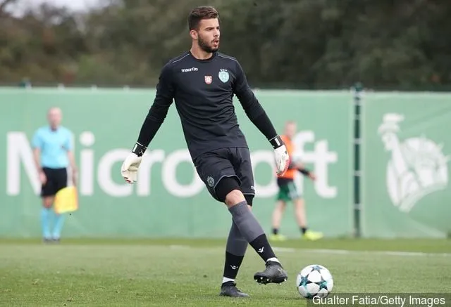 Sporting CP-målmand Luis Maximiano i aktion under UEFA Youth League-kampen mellem Sporting CP og Olympiakos Piraeus på CGD Stadium Aurelio Pereira den 22. november 2017 i...' title='Wolves-stjernen Rui Patricio beskrevet som rollemodel af tidligere holdkammerat