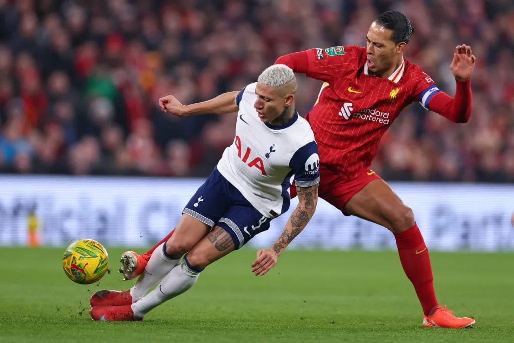 Wo Virgil van Dijk nach Jamie Carraghers kühnem Anspruch zu den zehn besten Innenverteidigern aller Zeiten der Premier League zählt