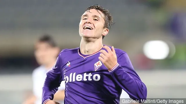 ACF Fiorentinan Federico Chiesa reagoi Serie A -otteluun FC Crotonen ja Benevento Calcion välillä Stadio Artemio Franchissa 24. syyskuuta 2017 Firenzessä Italiassa.' title='Ilmoitettua Tottenham-kohdetta Federico Chiesaa on kutsuttu 'nuoreksi Gareth Baleksi