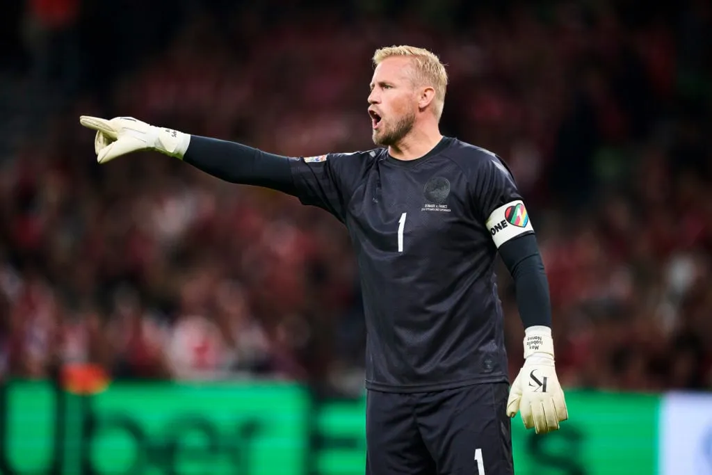 デンマーク vs フランス - UEFA ネーションズ リーグ' title='カスパー・シュマイケルの父親、アストン・ヴィラがレスターのアイコンと契約しなかった理由を説明