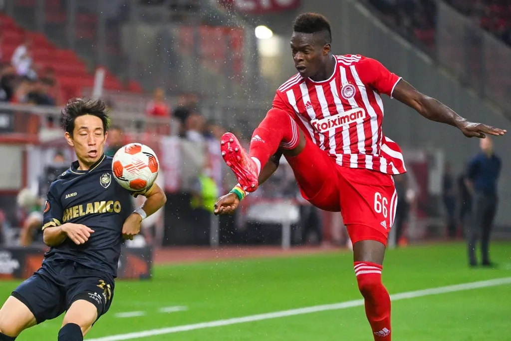 6ft 6ins man skulle bli Arsenals längsta spelare om han skriver på i januari' title='6ft 6ins man skulle bli Arsenals längsta spelare om han skriver på i januari