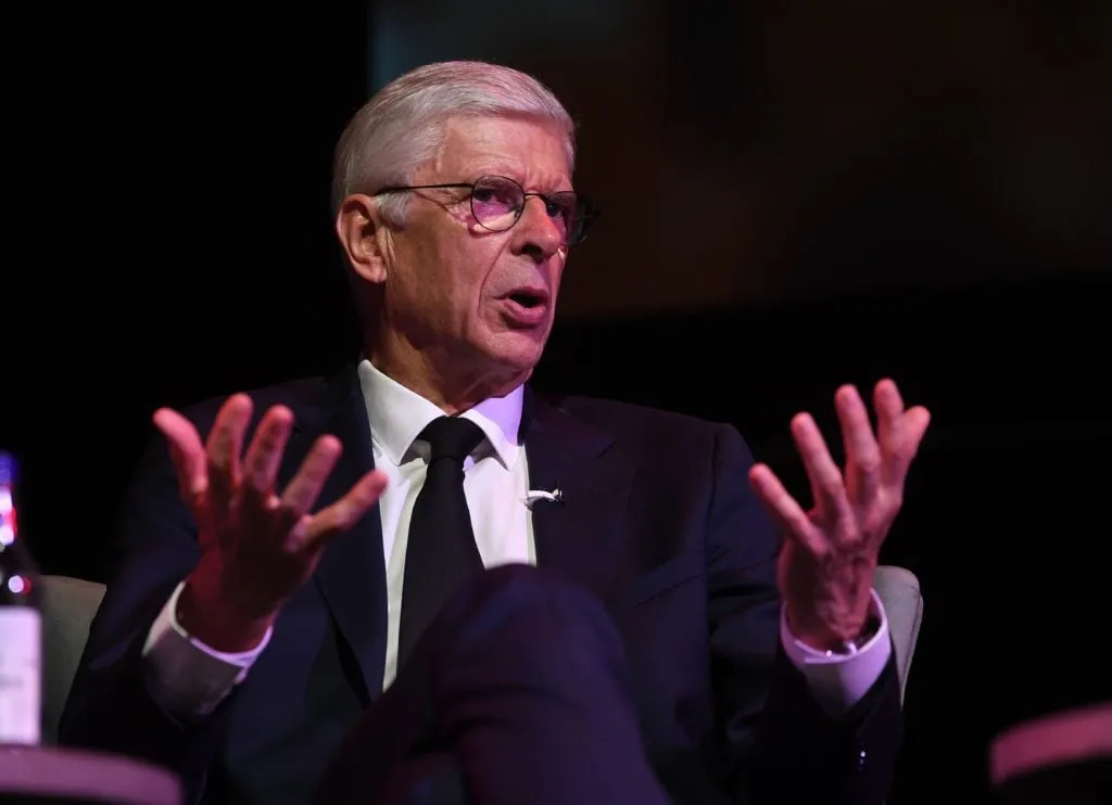 사미르 나스리는 £12m에 아스날에 합류하겠다는 '더 나은 제안'을 거부했다고 설명합니다.