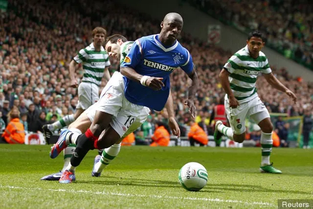 Sone Aluko – Rangers akcióban a Celtic ellen' title='Jelentés: Rangerek az öt klub között, akik lelkesednek Sone Alukoért a Hull City megjelenése után