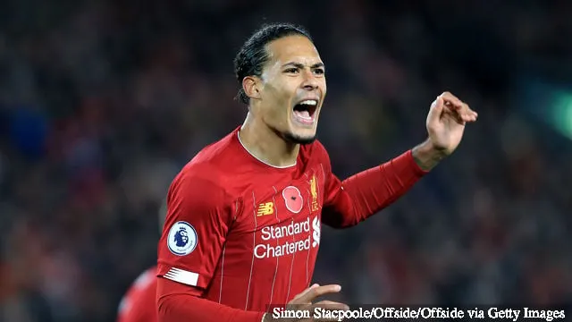 Liverpoolilainen Virgil van Dijk huutaa Valioliiga-ottelussa Liverpool FC:n ja Manchester Cityn välillä Anfieldillä 10.11.2019 Liverpoolissa Iso-Britanniassa.' title='Watford voisi tiettävästi hankkia 'korealaisena Van Dijkina' tunnetun pelaajan tammikuussa