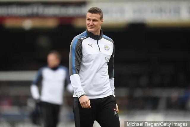 Robert Huth fra Leicester City varmer op forud for Emirates FA Cup-kampen i fjerde runde mellem Peterborough United og Leicester City på ABAX Stadium den 27. januar 2018 i Peterborough...' title='Celtic burde gøre sommerindsats for Leicesters Robert Huth