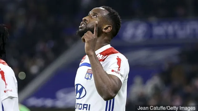 Moussa Dembele fra Lyon fejrer sit mål under den franske Ligue 1-kamp mellem Olympique Lyonnais (OL Lyon) og Paris Saint-Germain (PSG) på Groupama Stadium den 3. februar 2019 i...' title='Moussa Dembele slår den 18-årige Lyon-rekord, da han retfærdiggør Celtic-exit