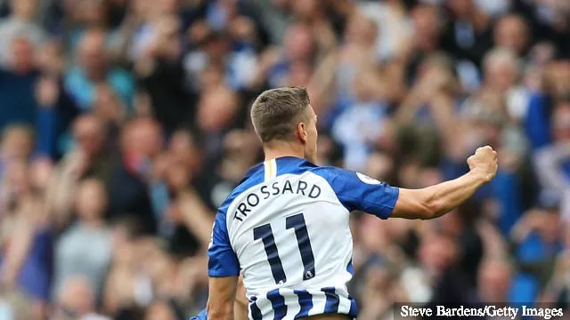 Leondro Trossard fra Brighton og Hove Albion feirer etter å ha scoret laget sitt' title='£18 millioner Brighton-stjerne Leandro Trossard forklarer hvorfor han ikke ble med Arsenal