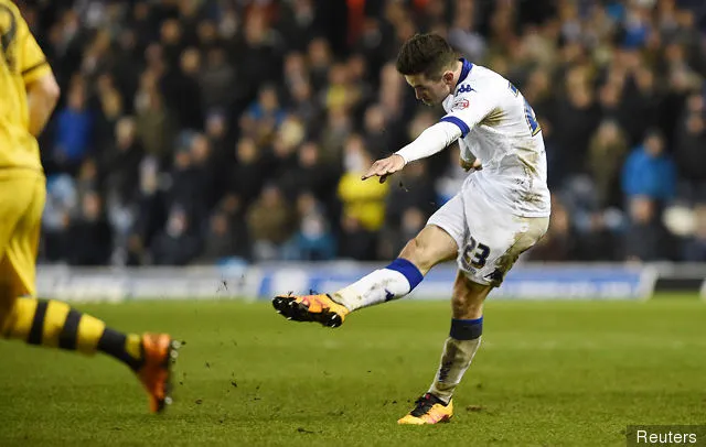 グラデルがクックとの写真をツイッターに投稿、リーズファンが反応