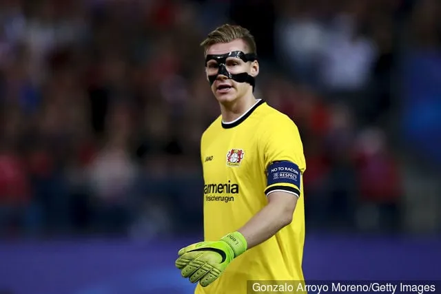 バイエル・レバークーゼンのゴールキーパー、ベルント・レノは、ビセンテ・カルデロンでのUEFAチャンピオンズリーグ・ラウンド16セカンドレグ、クラブ・アトレティコ・マドリード対バイエル・レバークーゼン戦を観戦中...' title='レポート：アーセナル、バイエル・レバークーゼンのエース、ベルント・レノ獲得に向けて夏の急襲に臨む