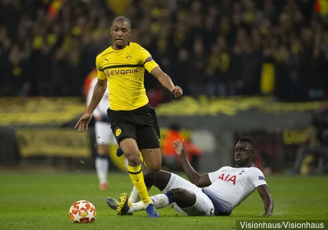 토트넘 홋스퍼와 보루시아 도르트문트의 UEFA 챔피언스리그 16강 1차전 경기 중 보루시아 도르트문트의 압두 디알로와 토트넘 홋스퍼의 다빈손 산체스가...' title='토트넘 홋스퍼의 다빈손 산체스는 바르셀로나가 그를 원했다고 말했다