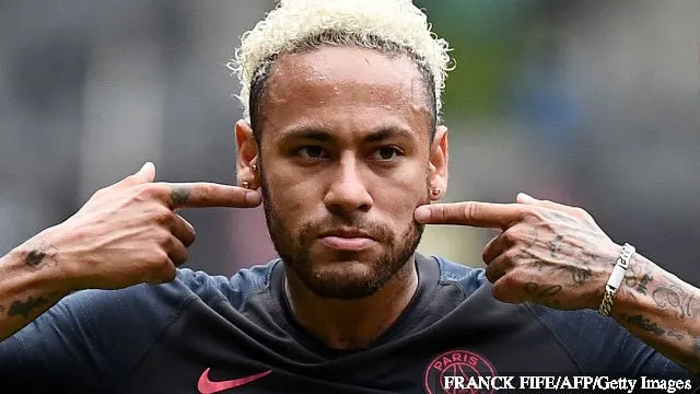 TOPSHOT - Paris Saint-Germain' title='Takumi Minamino, la cible de Liverpool, a été surnommé le « Neymar japonais »