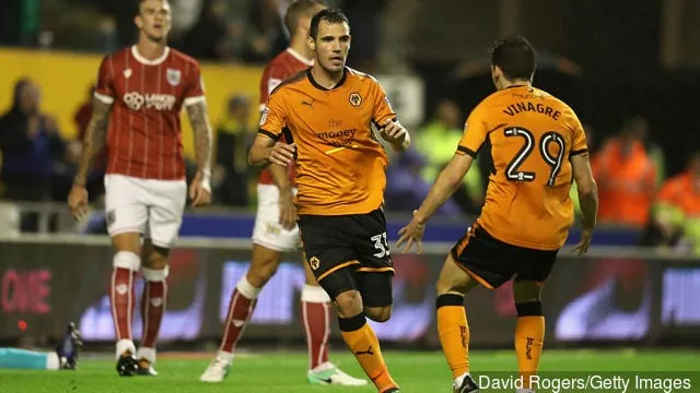 Leo Bonatini fra Wolverhampton Wanderers feirer etter å ha scoret det første målet under Sky Bet Championship-kampen mellom Wolverhampton og Bristol City på Molineux 12. september...' title='Bør Leo Bonatini nå begynne å bekymre seg for sin Wolves-fremtid?