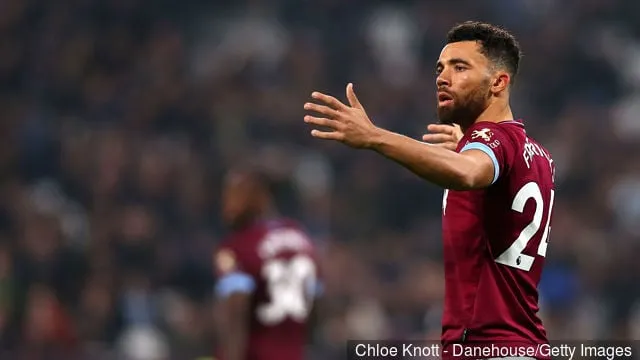 Заўзятары Фулхэма адпраўляюць паведамленне Раяну Фрэдэрыксу з Вест Хэма ў Twitter