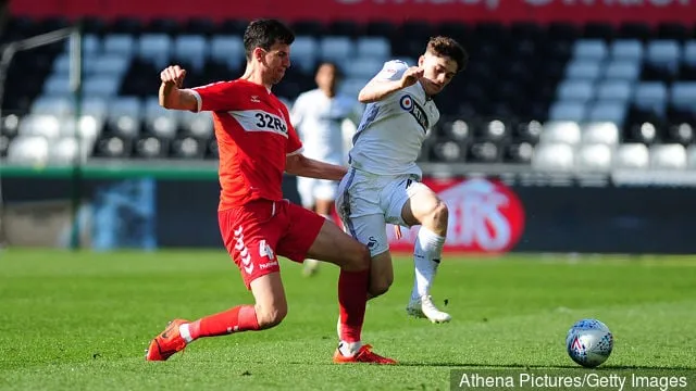 4月6日にリバティ・スタジアムで行われたスウォンジー・シティ対ミドルズブラのスカイ・ベット・チャンピオンシップの試合中、スウォンジー・シティのダニエル・ジェームズがミドルスブラのダニエル・アヤラにタックルされる。' title='レポート：ミドルズブラはリーズのアヤラアプローチに備える