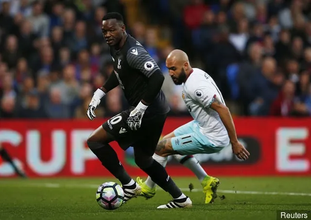 크리스탈팰리스 골키퍼 스티브 만단다(Steve Mandanda)가 퇴장 보고서에 대해 언급하고 있다.