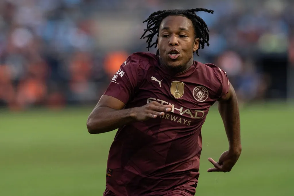 Micah Hamilton (92) von Manchester City kontrolliert den Ball' title='Middlesbrough unterbreitet ein Angebot für den „fantastischen“ Manchester-City-Nachwuchsspieler Micah Hamilton, der bei seinem Debüt in der ersten Mannschaft ein Tor erzielte