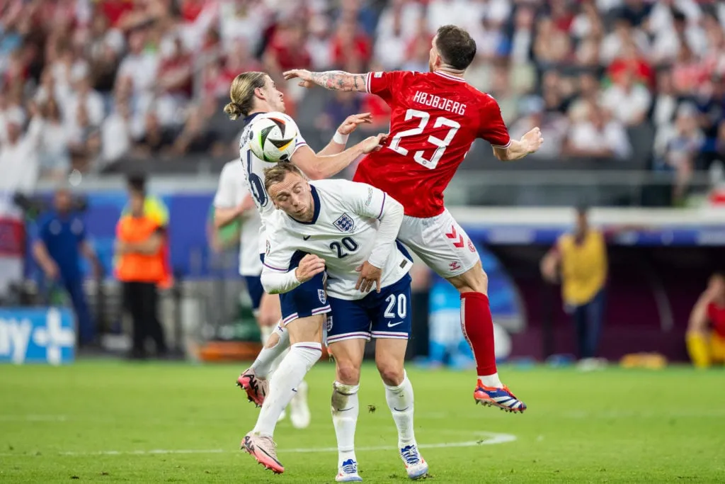 ダレン・アンブローズ、コナー・ギャラガーは退団の可能性があるトッテナム・ホットスパーのスター選手よりも優れているわけではないと語る