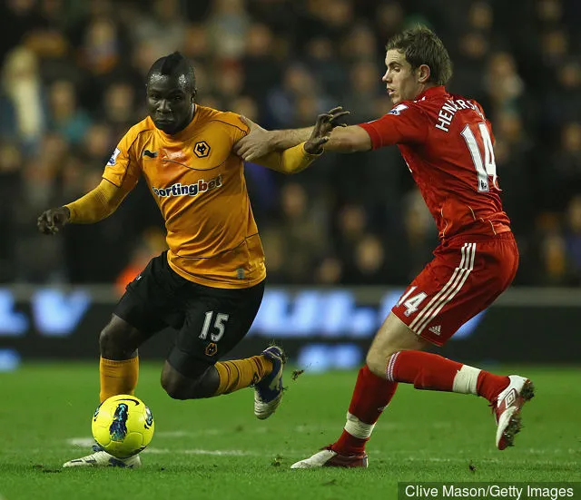 Emmanuel Frimpong fra Wolves blir taklet av Jordan Henderson fra Liverpool under Barclays Premier League-kampen mellom Wolverhampton Wanderers og Liverpool på Molineux 31. januar...' title='Emmanuel Frimpong sier at ingen Arsenal-spiller vil komme inn i Tottenham Hotspur xi